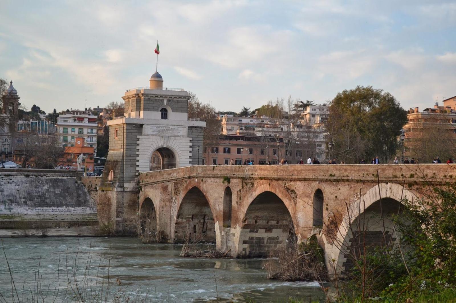 Dolcevita Ponte Milvio, Rome